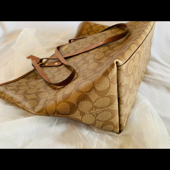 ❌SOLD❌Coach signature canvas tote - Picture 9 of 10